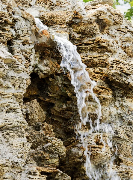 Městské Kašny Fontána Městském Parku Horkém Letním Dni Proud Vody — Stock fotografie