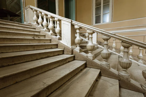 Eski Bir Taş Merdiven Açın Taş Mermer Merdiven Izleri Imha — Stok fotoğraf