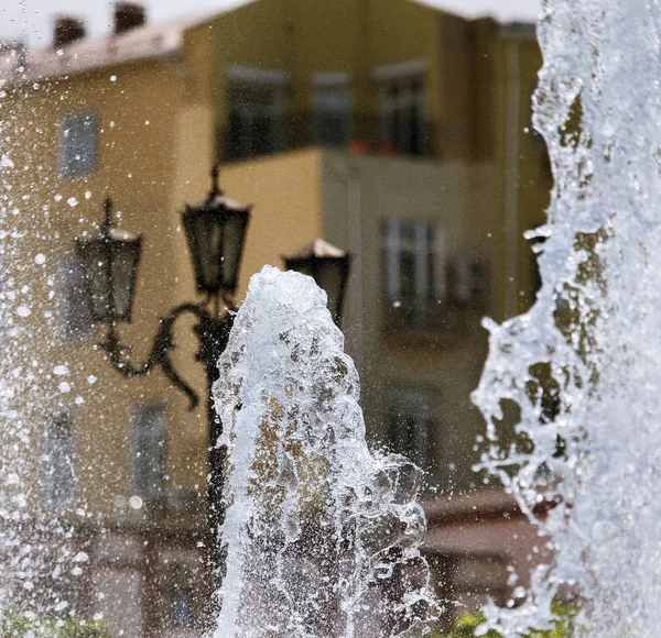 Městské Kašny Fontána Městském Parku Horkém Letním Dni Proud Vody — Stock fotografie