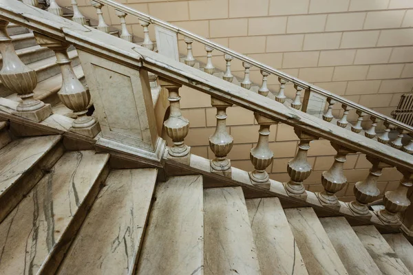 Una Vieja Escalera Piedra Abierta Piedra Escalones Mármol Escalera Vieja — Foto de Stock