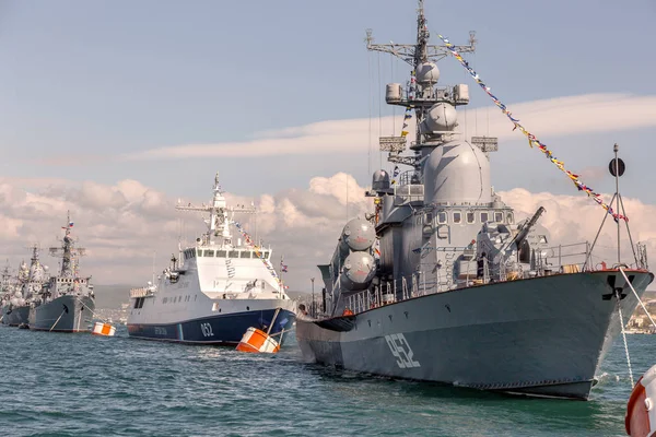 2015年5月9日 ロシア海軍黒海艦隊のパレード軍艦 偉大な愛国戦争の勝利の日 ファシズムに対する大勝利の70年 ロシア海軍 — ストック写真