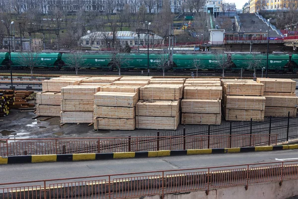 オデッサ ウクライナ 2018 貨物列車はオデッサ港の貨物ターミナルで 読み込みにラインで待っています 経済の鉄道 海上物流の輸送の貨物 — ストック写真