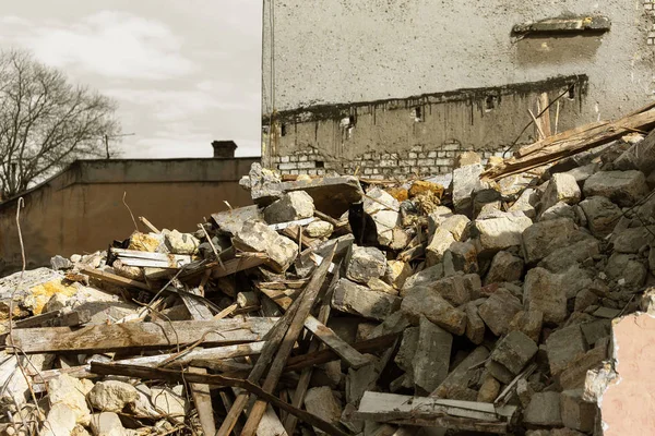 Закинутий Будинок Розпадається Бідному Районі Будинок Зруйнований Тріщини Стіні Будинку — стокове фото