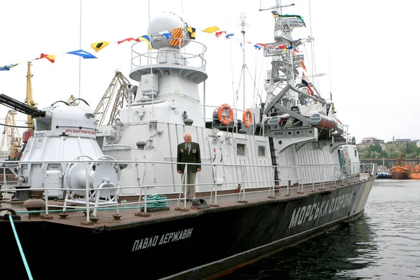 オデッサ ウクライナ 海の境界線のウクライナ艦隊 船舶や船員の軍事港のオデッサ ウクライナ 2008 専門的な祝日を祝う — ストック写真