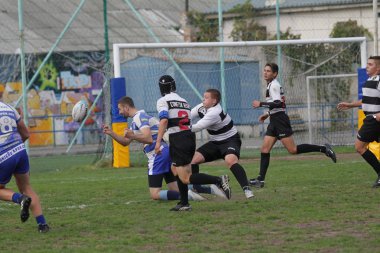 Odessa, Ukrayna - 29 Eylül 2018: Final Oyunları Şampiyonası Ukrayna'nın en güçlü takımları Rugby-7. Rugby topu alan üzerinde. Rugby topu için ağır mücadele sahip. Takım sporcular oyuncular sahada