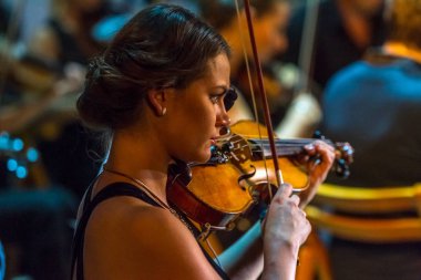 Odessa, Ukrayna 9 Eylül 2018: Müzikal gösteri, çeşitli Senfoni Orkestrası Odessa Ulusal Opera ve Bale Tiyatrosu sahnesinde. Orkestra Enstrümanları müzisyenler sahne tiyatro sahne,