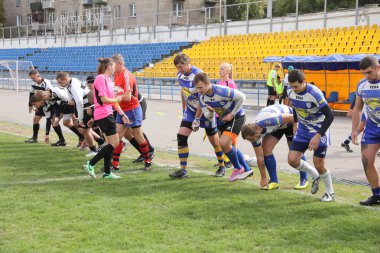 Odessa, Ukrayna - 29 Eylül 2018: Final Oyunları Şampiyonası Ukrayna'nın en güçlü takımları Rugby-7. Rugby topu alan üzerinde. Rugby topu için ağır mücadele sahip. Takım sporcular oyuncular sahada