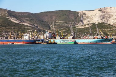 Novorossiysk, Rusya - 3 Mayıs 2018: Novorossiysk ticari liman döneminde ekonomik ve Rusya'nın yaptırımlar abluka. Ticari deniz Novorossiysk liman tam bir yük
