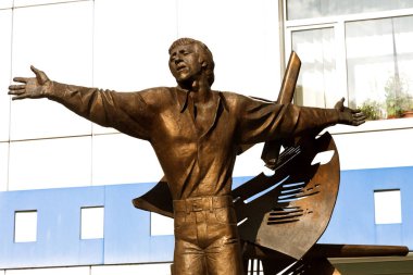 ünlü Rus bard, şair, besteci, aktör, şarkıcı Odessa film stüdyosu yakınındaki Fransız Bulvarı'nda Odessa bronz anıt. SSCB Vladimir Semyonovich Vysotsky efsanevi şarkıcı