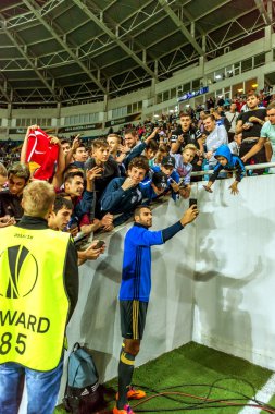 Odessa, Ukrayna - 15 Eylül 2016: Aktif futbol tribün taraftarlara