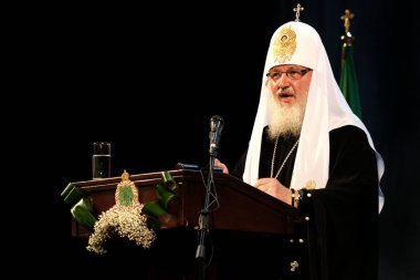 Odessa, Ukrayna, Patrik, tüm Rusya Kirill onur kutlamalarda yıldönümü Rusya vaftiz - 20 Temmuz 2010 itibariyle: Patrik Kirill Ulusal opera binası içinde Ukrayna halkının mübarek