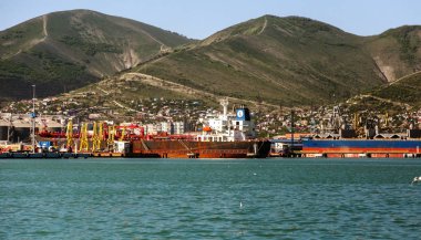 Novorossiysk, Rusya - 3 Mayıs 2018: Novorossiysk ticari liman döneminde ekonomik ve Rusya'nın yaptırımlar abluka. Ticari deniz Novorossiysk liman tam bir yük