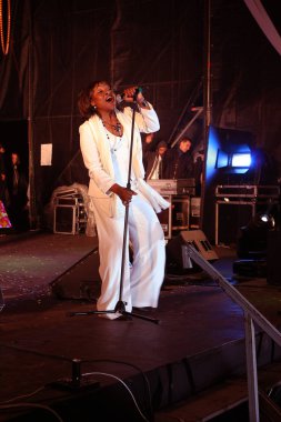 Odessa, Ukrayna - 1 Nisan 2008: Performans rock, caz, bir aptal gün, Odessa mizah için Grup Erüpsiyonu açık bir konserde pop. Rock grubu Erüpsiyonu 80 90'ların müzik Festivali'nde gerçekleştirir.