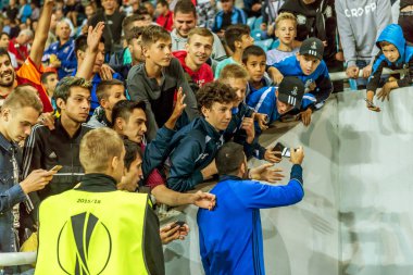 Odessa, Ukrayna - 15 Eylül 2016: Aktif futbol tribün taraftarlara