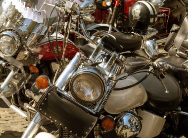 Odessa, Ukrayna 16 Ağustos 2017. Benzersiz motosiklet modellerinin benzersiz, efsanevi eski ve modern pahalı bisikleti otomatik toplayıcıları sergisinde geleneksel sergisinde gösterdi. Bisiklet gösterisi