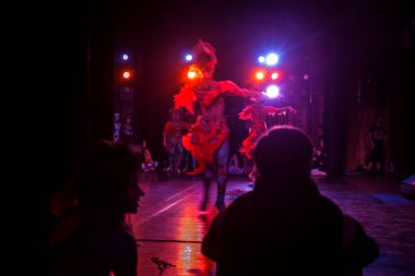 Odessa, Ukrayna - 2 Haziran 2013: Aktörler sahnede 