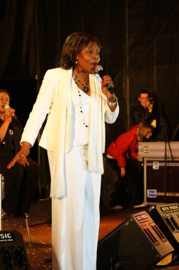 Odessa, Ukrayna - 1 Nisan 2008: Performans rock, caz, bir aptal gün, Odessa mizah için Grup Erüpsiyonu açık bir konserde pop. Rock grubu Erüpsiyonu 80 90'ların müzik Festivali'nde gerçekleştirir.