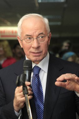 Odessa - 9 Ekim: Başbakan mykola azarov bir çalışma sırasında ziyaret Odessa'ya, 23 Ekim 2012 yılında odessa, Ukrayna.