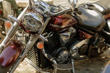 Odessa, Ukrayna 16 Ağustos 2017. Benzersiz motosiklet modellerinin benzersiz, efsanevi eski ve modern pahalı bisikleti otomatik toplayıcıları sergisinde geleneksel sergisinde gösterdi. Bisiklet gösterisi