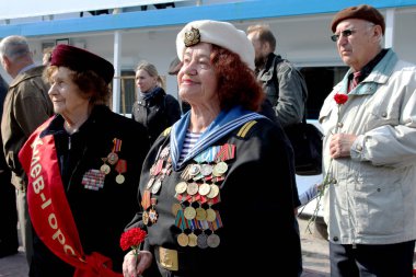 Odessa, Ukrayna - 6 Ekim 2010: gemi dostluk Marschal Koshevoy Dünya Savaşı gazileri ile geldi deniz Odessa'ya bağlantı noktası