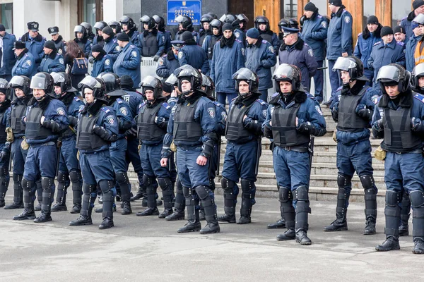 オデッサ ウクライナ 2014 とウクライナの間の契約に署名するオデッサの Euromaydan に抗議 オデッサ ウクライナで 2014 日にウクライナの警察 — ストック写真