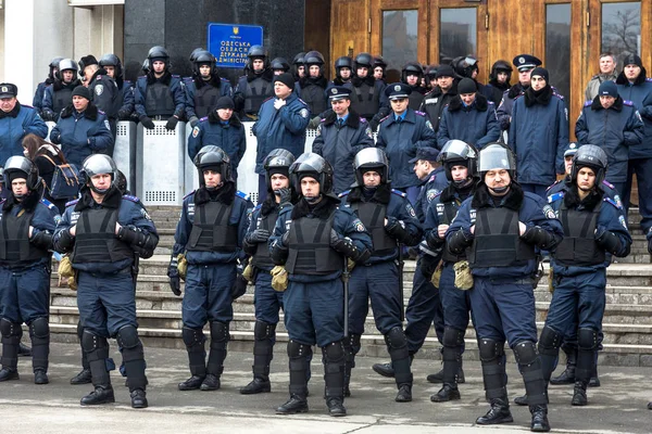 オデッサ ウクライナ 2014 とウクライナの間の契約に署名するオデッサの Euromaydan に抗議 オデッサ ウクライナで 2014 日にウクライナの警察 — ストック写真