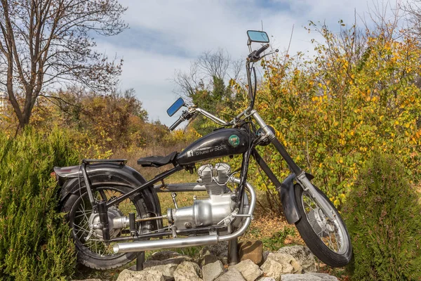 保加利亚瓦尔纳 保加利亚收藏家独特的复古摩托车展览 旧自行车在上世纪中期非常流行 宗教传奇故事 — 图库照片