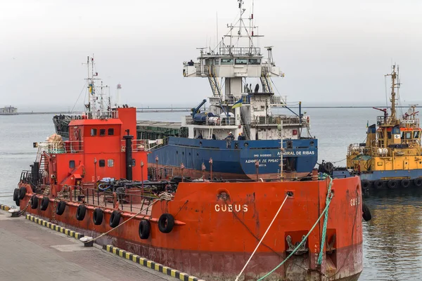 Odessa Ukraine Avril Remorqueur Pilote Remorquant Grand Cargo Maritime Dans — Photo