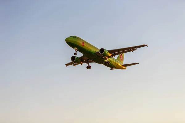 Varna Bulgaria Juli 2016 Ein Ziviles Passagierflugzeug Landet Kurz Himmel — Stockfoto