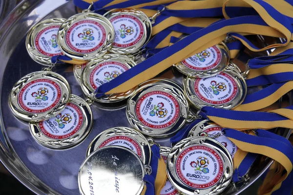 敖德萨 乌克兰 2012年4月25日 乳胶奖牌和奖杯冠军在体育场期间的足球俱乐部布尔 2012年4月24日 敖德萨 乌克兰 — 图库照片