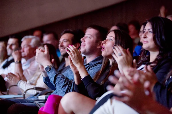 Odessa Ukraina Juni 2014 Publiken Vid Konsert Kreativa Ljus Och — Stockfoto