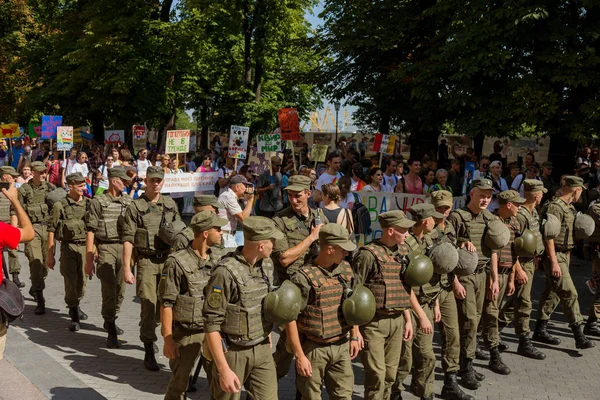 オデッサ ウクライナ 2017 は同性愛者のパレード Lgbt レズビアン バイセクシュアル トランスジェンダー の権利を支援するデモに参加しました 虹の色のオデッサ — ストック写真