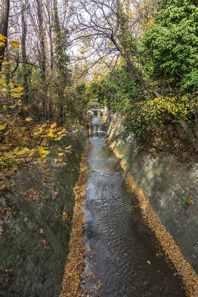 Varna Bulgarien 2015 Smutsigt Avloppsvatten Och Hushållsavfall Slås Samman Det — Stockfoto