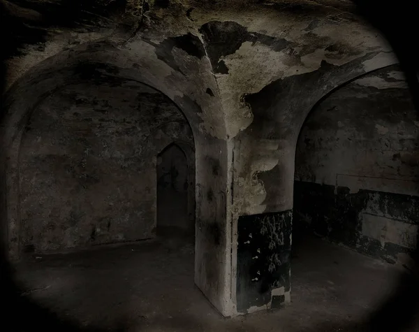 Ένα Παλιό Εγκαταλελειμμένο Τούνελ Ένα Υπόγειο Κελάρι Κρασιού Είσοδος Κατακόμβες — Φωτογραφία Αρχείου