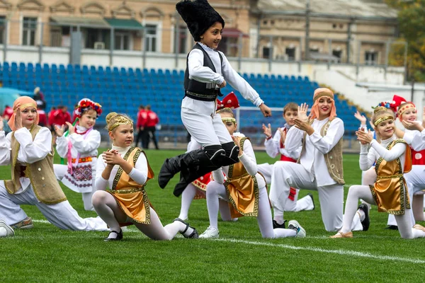 Odessa Ukraine Outubro 2017 Crianças Palco Crianças Jovens Dançam Conjuntos — Fotografia de Stock