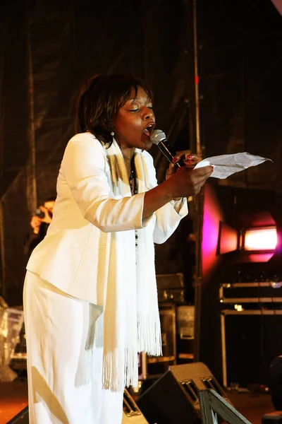 Odessa, Ukrayna - 1 Nisan 2008: Performans rock, caz, bir aptal gün, Odessa mizah için Grup Erüpsiyonu açık bir konserde pop. Rock grubu Erüpsiyonu 80 90'ların müzik Festivali'nde gerçekleştirir.