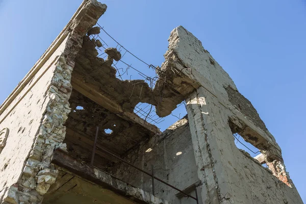 Verlaten Verwoest Door Explosie Bombardementen Beschietingen Van Verwoeste Gebouw Gaten — Stockfoto