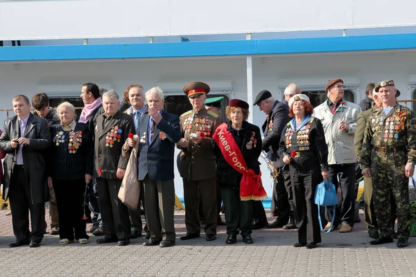乌克兰奥德萨 2010年10月6日 与二战老兵的船舶友谊 Marschal Koshevoy 来到奥德萨海港 — 图库照片