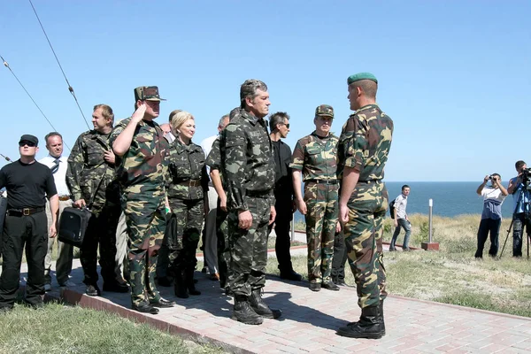 Odessa Ukraina Lipca Ukraiński Prezydent Wiktor Juszczenko Grupą Straży Granicznej — Zdjęcie stockowe