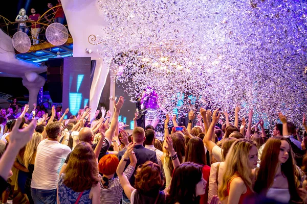 Одесса Украина Мая 2014 Большая Толпа Людей Развлекающихся Ночном Клубе — стоковое фото
