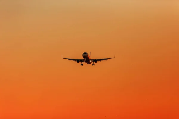 Varna Bulgaria Juli 2016 Ein Ziviles Passagierflugzeug Landet Kurz Himmel — Stockfoto