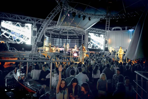 Odessa Ucraina Maggio 2014 Grande Folla Persone Che Divertono Nightclub — Foto Stock