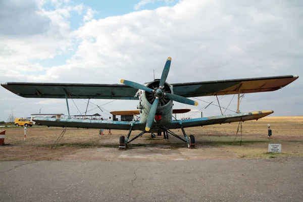 奥德萨 乌克兰 2012年9月9日 旧飞机老将航空19世纪初是一个小机场的修复 古代艺术的展览 二战的传奇飞机 — 图库照片