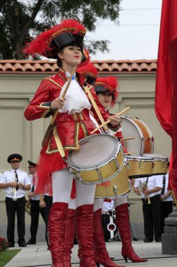 Odessa, Ukrayna - 29 Eylül: tiyatro gösterisi kez 29 Eylül 2012 Odessa, Ukrayna Suvorov, anıtı açılışı sırasında Rusya İmparatoriçe Catherine. Güzel genç kızlar davulcular