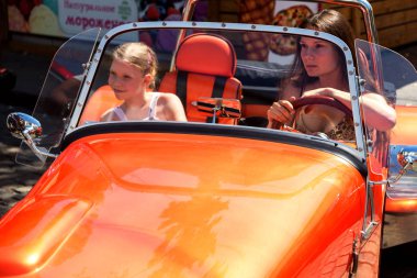 Odessa, Ukrayna 16 Ağustos 2017: Araçların benzersiz modelleri benzersiz, efsanevi vintage retro otomobil oto toplayıcıları sergisinde geleneksel sergi gösterilir. Retro Vintage Otomobil Fuarı