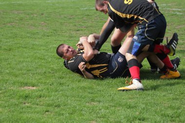Odessa, Ukrayna - 29 Eylül 2018: Final Oyunları Şampiyonası Ukrayna'nın en güçlü takımları Rugby-7. Rugby topu alan üzerinde. Rugby topu için ağır mücadele sahip. Takım sporcular oyuncular sahada