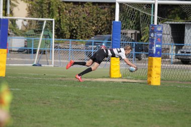 Odessa, Ukrayna - 29 Eylül 2018: Final Oyunları Şampiyonası Ukrayna'nın en güçlü takımları Rugby-7. Rugby topu alan üzerinde. Rugby topu için ağır mücadele sahip. Takım sporcular oyuncular sahada