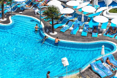 Odessa, Ukrayna - 20 Temmuz: Bir pahalı otel Nemo basamaklı havuzları ve yüzme yunuslar ve beyaz balinalar ve dzhakusi ile popüler tatil turist bar 20 Temmuz 2014 Odessa, Ukrayna.