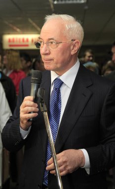 Odessa - 9 Ekim: Başbakan mykola azarov bir çalışma sırasında ziyaret Odessa'ya, 23 Ekim 2012 yılında odessa, Ukrayna.