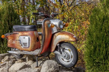 Varna, Bulgaristan 19 Kasım 2015: Benzersiz Retro Motosiklet Fuarı Bulgar koleksiyoncular. Eski bisikleti geçen yüzyılın ortasında çok popüler oldu. Dini efsanevi hikayeler